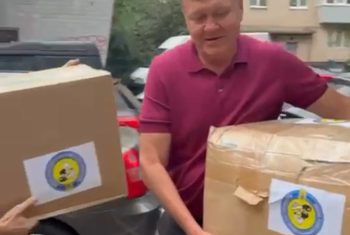 НЛПБУ передала волонтерському штабу допомогу для переселенців: вiдео